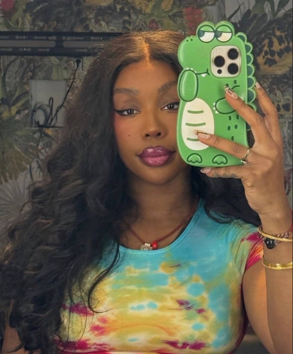 glittermagazine's tweet image. SZA shines in her favorite Not Beauty gloss. 💄✨💖

#SZA #NotBeauty