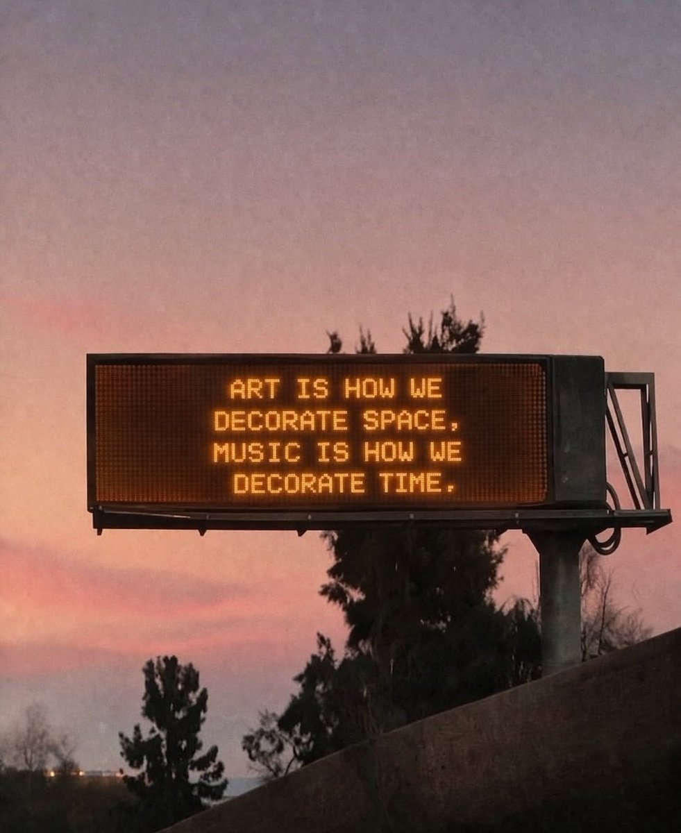 Mini Archillect tweet media