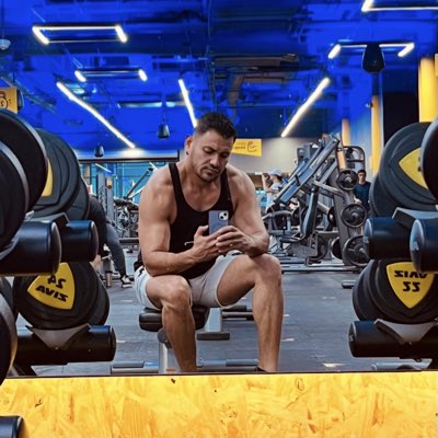 rickielio's tweet photo. #NuevaFotoDePerfil https://t.co/gZ8Tdg8CFj