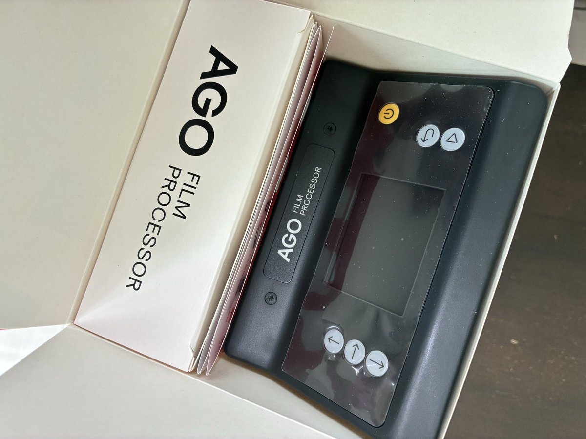 かわうそ商店さんでAGOフィルムプロセッサー（フィルム自動現像機）を買いました。自家現像下手民の私もすごく上手く現像できるので、モノクロをガンガン撮りたいです。
　行きつけのラボの現像機が故障してしまって、修理する間、カラーも現像します。直ったらお店応援でカラーはお店に出します。