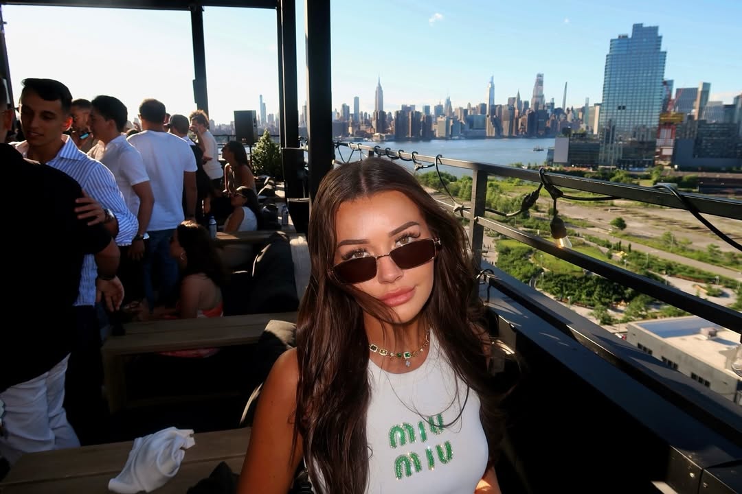 Amber Lawes tweet media