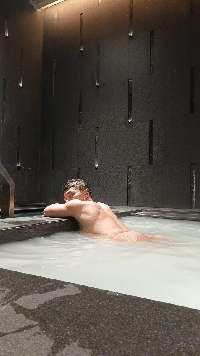 Crazy guy relaxing tweet media