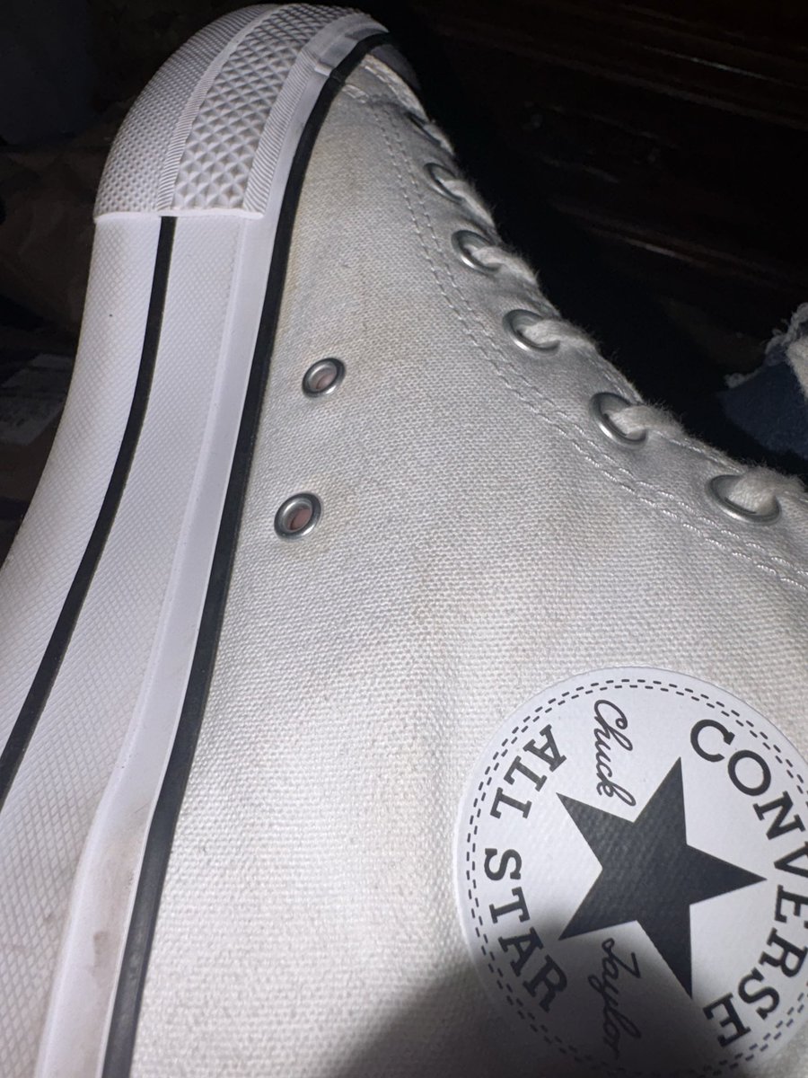 Nice little photo for everyone 

#chucks #converse #chucktaylors #sneakers