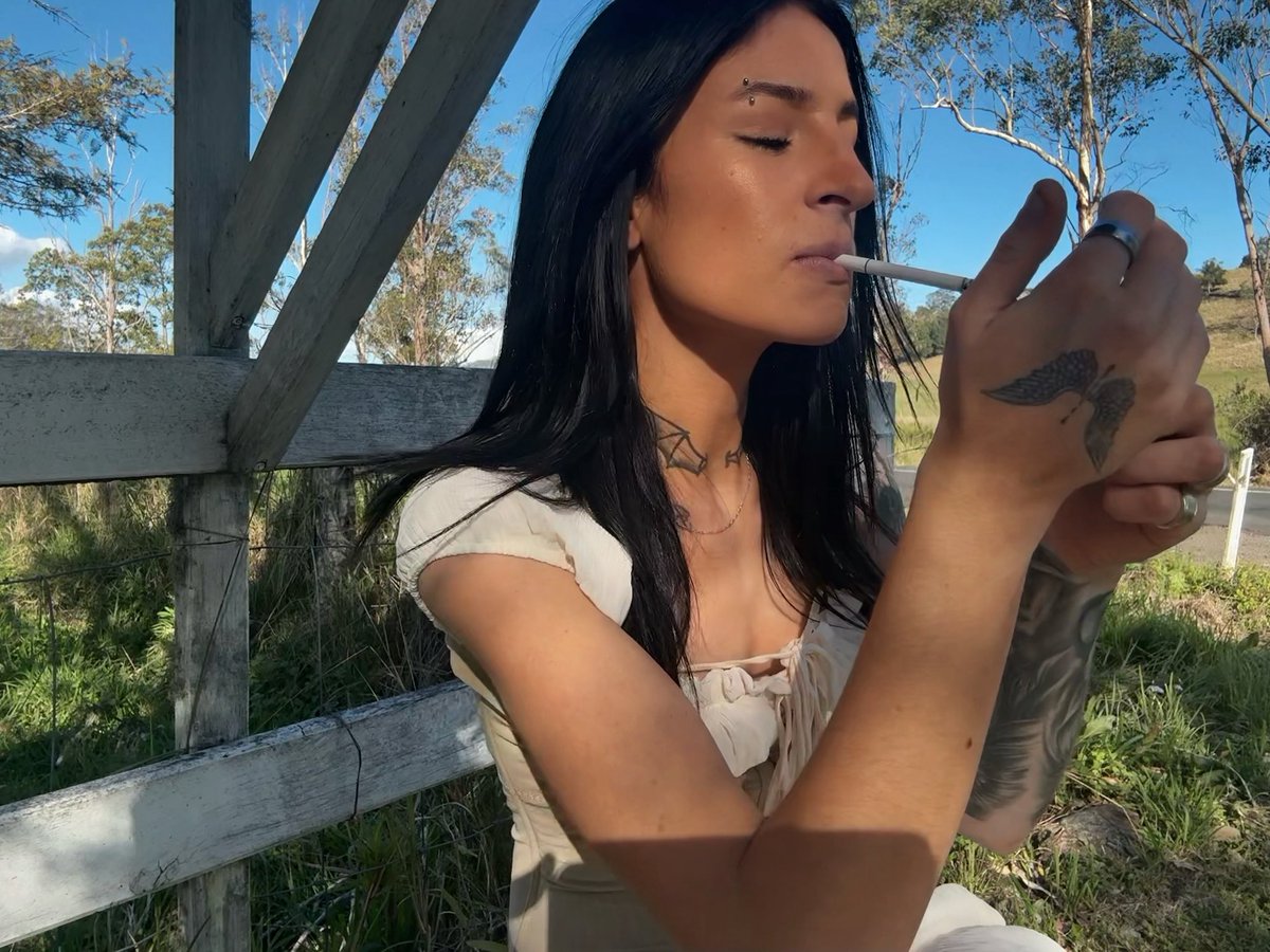 crazyjessie6666's tweet image. cheers 💚 

#high #explore #highgirl