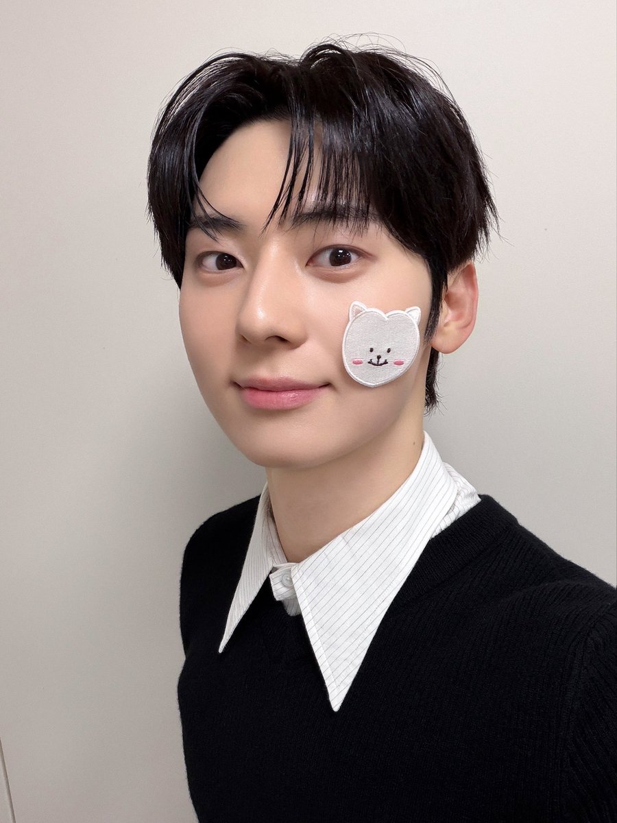 놀랍게도 민횬님은 늘...
항상 이런얼굴이였음 ㅎㅎ