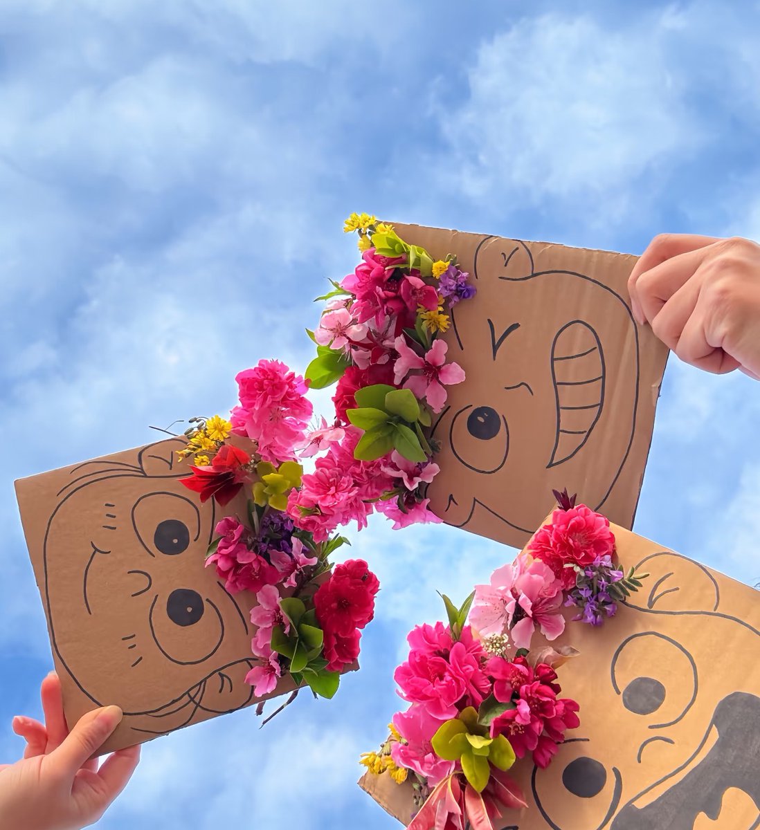 real_time_china's tweet photo. A fun new spring trend—cardboard illustrations!
More and more people are turning simple cardboard into unique works of art. Feeling inspired? Give it a try!
#SpringDiscovery #SpringInChina #DIYCreativity #SpringCrafts https://t.co/42JvJuI7ad
