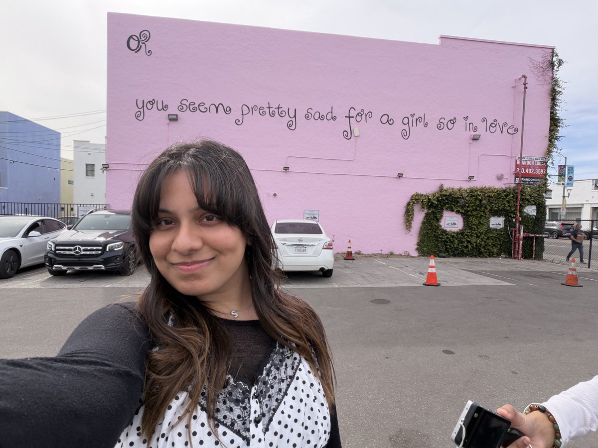 sanathejedi's tweet photo. Mandatory girls trip to the OR3 wall! 💗💕💫🫶🏼 @LiviesHQ #youseemprettysadforagirlsoinlove #oliviarodrigo #pink #melrose https://t.co/dUVvHRXx2u