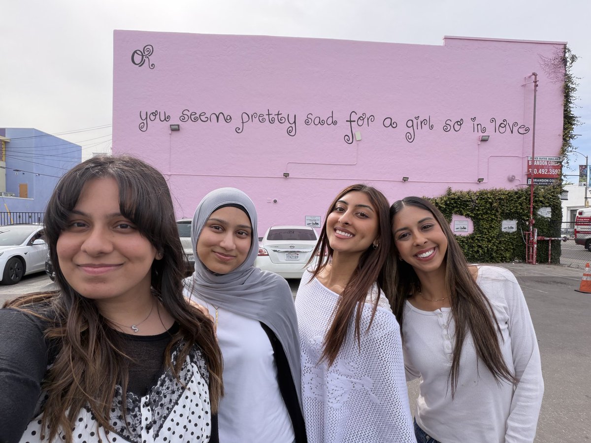 sanathejedi's tweet photo. Mandatory girls trip to the OR3 wall! 💗💕💫🫶🏼 @LiviesHQ #youseemprettysadforagirlsoinlove #oliviarodrigo #pink #melrose https://t.co/dUVvHRXx2u