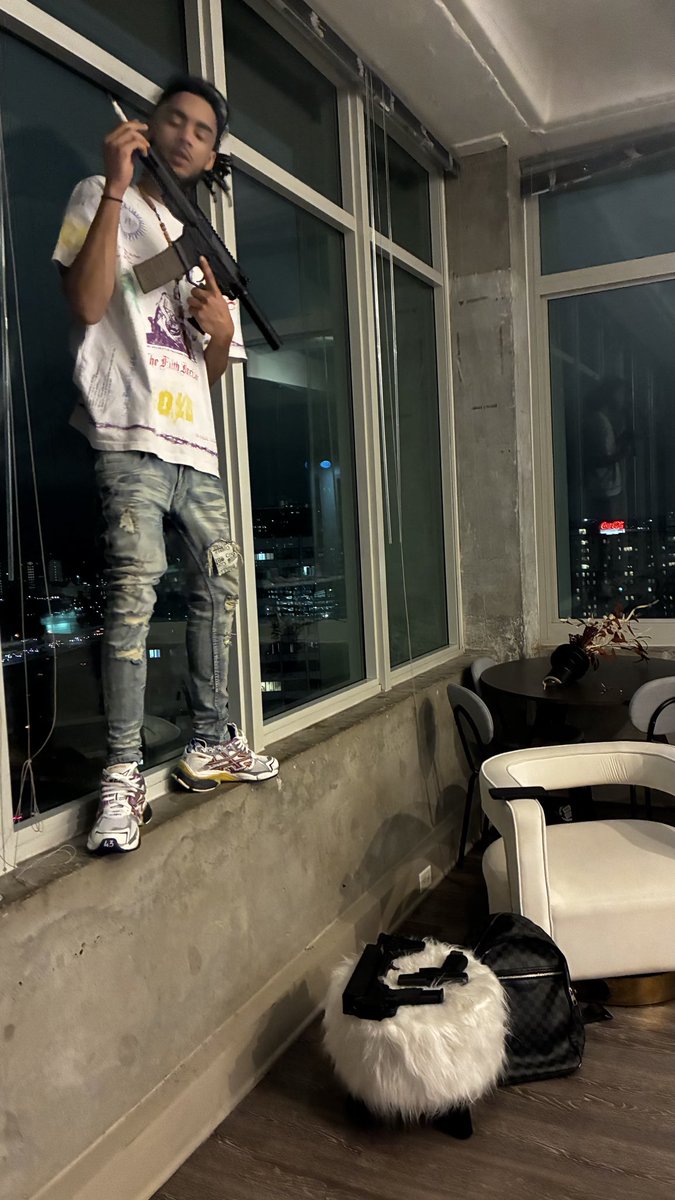 HalfBreedCracker tweet media