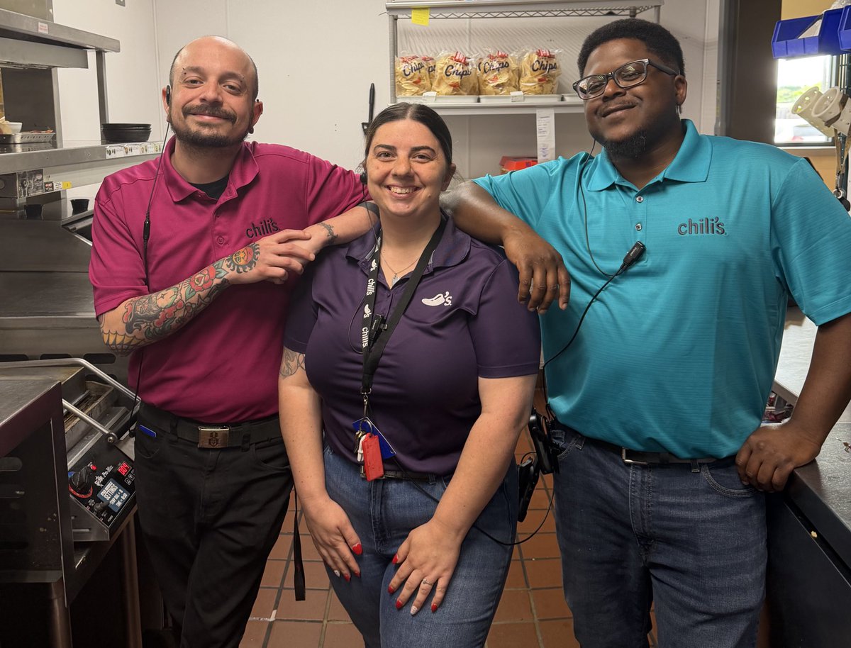 CourtHend2012's tweet image. Happy Easter and Happy Birthday to Keith! 🥳 Congrats to Dbo finishing top 3 in our Marg Madness competition!  Lots to celebrate today at Chili’s Palestine! 🌶️💖 #ChilisLove #StriveForFive #Peeps