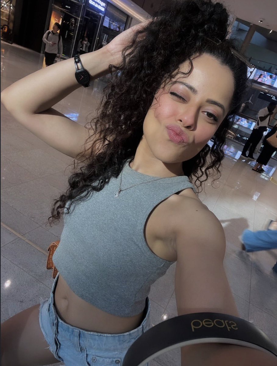 Phalguni… Deeni moham choosthe rate entha ane adagali anipisthadi… certified munja moham… deenni ethukoni esthe aahaaahhh🍑👋🤤