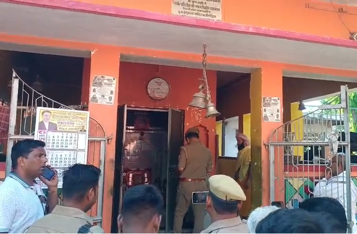 bstvlive's tweet image. चित्रकूट : बाल हनुमान मंदिर में चोरी की घटना

➡दानपात्र, कीमती धातु का सामान चोरी
➡तहरीर के आधार पर पुलिस जांच में जुटी
➡कर्वी कोतवाली क्षेत्र का मामला

#Chitrakoot #Theft #UttarPradesh @chitrakootpol