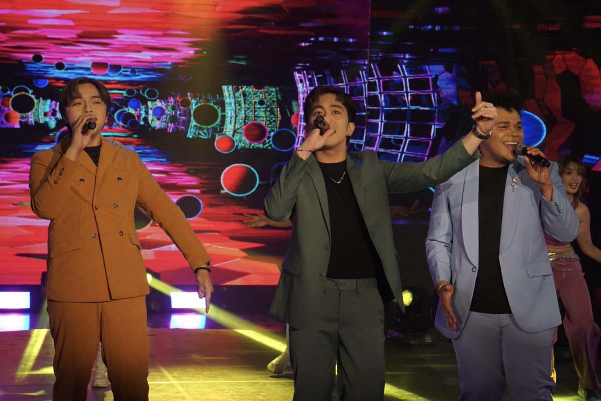 gmanetwork's tweet photo. Ramdam ang energy sa kantahan nina #JohnRex, #GarrettBolden, at #JMYosures sa #ItsShowtime! 🔥🎤
#HappyEasterShowtime
For more #ItsShowtime content, visit:
https://t.co/pNccllRyFz https://t.co/q6jLmuQkMA