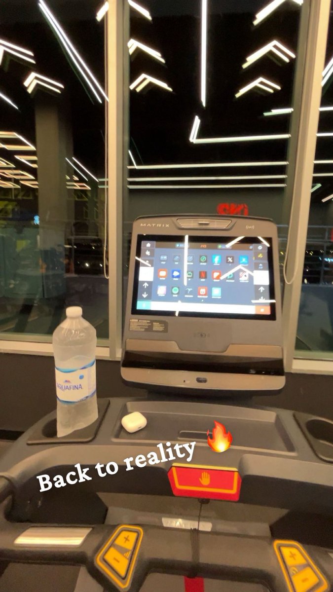 w___mw's tweet photo. Back to reality 🤸🏻😜 https://t.co/YXAF9Oeqmi