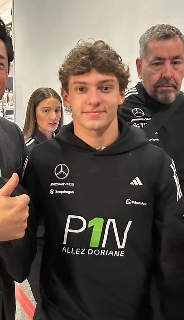 ronan🧃 tweet media