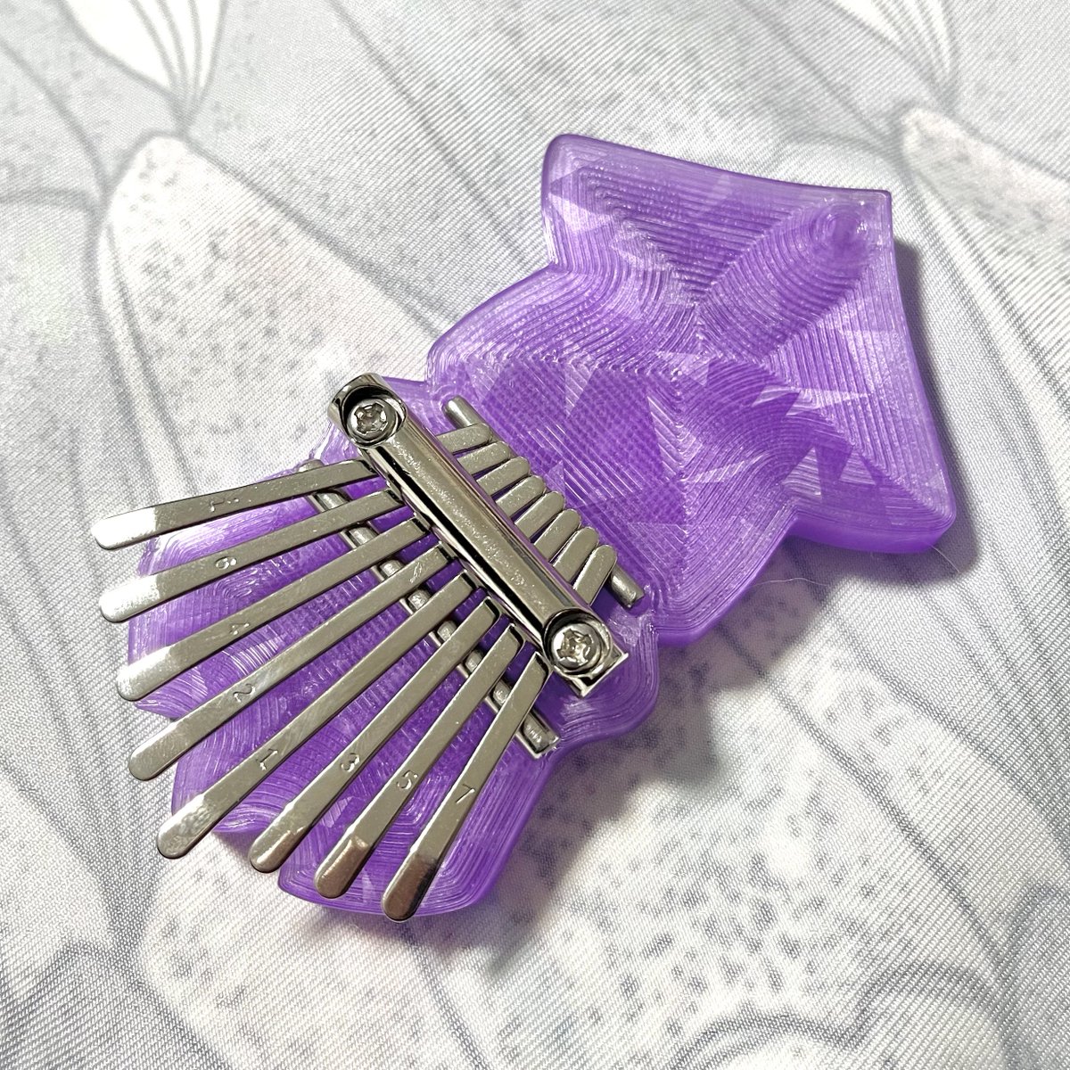 イカのカリンバ、イカリンバ