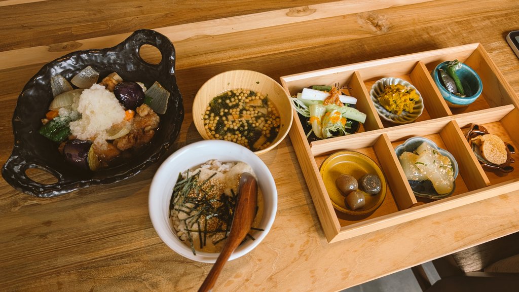 perth_mbpmst's tweet photo. くちかほうで予約してランチ。料理もおいしく店員さんもホスピタリティあって、とても良かった。我が家にはやや高めで日常使いは厳しいけど、再訪したいと思いました。
テイクアウトのお弁当も気になる。 https://t.co/urNlkaDxlP