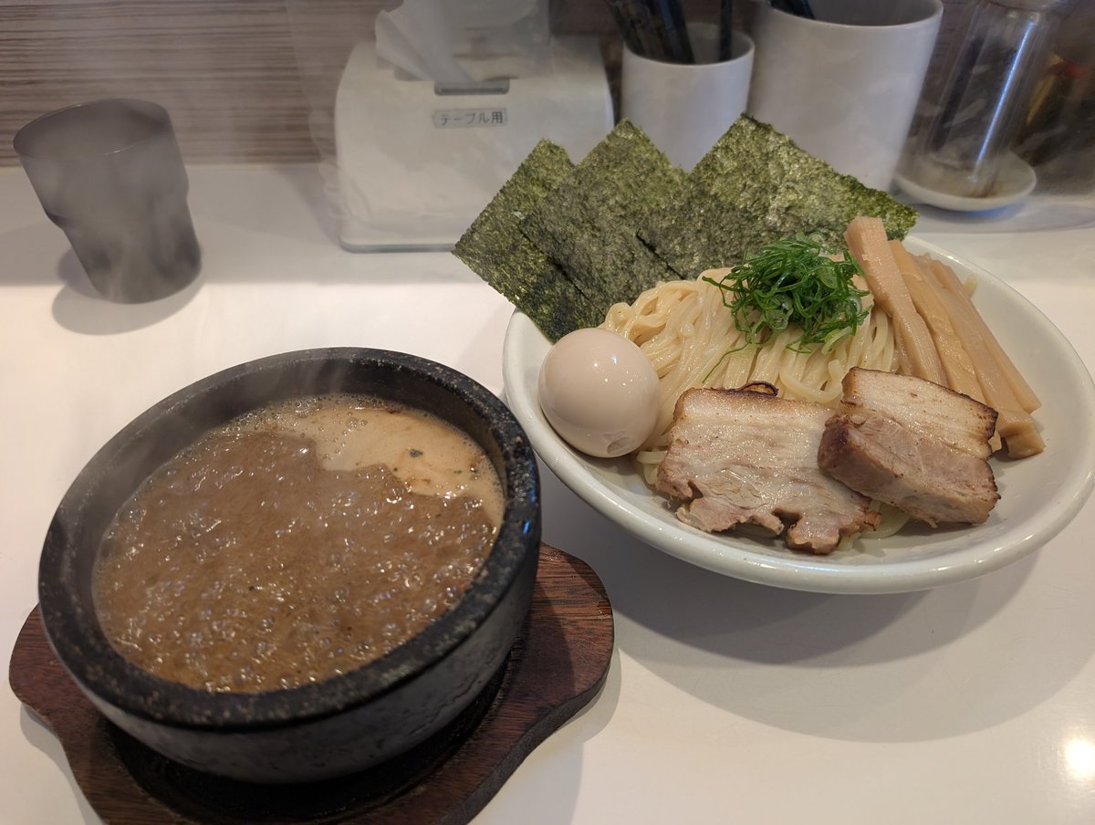 barber0's tweet photo. 4月6日(月)のお昼御飯は、
ぶっと麺しゃにむにさんで
【香辛つけ麺大盛全部入り】暖かくなってきたので、今日はつけ麺が食べたくなりました😆やっぱりめっちゃ美味し🫶ご馳走様でした🙏
#岐阜ラーメン
#WithUラーメン食べました https://t.co/KGxGEqqJQJ