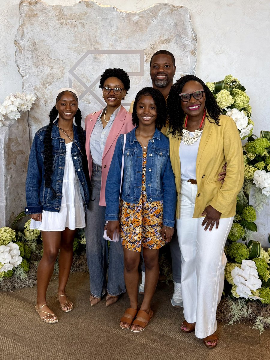 CherishPipkins's tweet photo. Resurrection Sunday with #ThePips
HE is Risen! https://t.co/ZLRaZrmtTH
