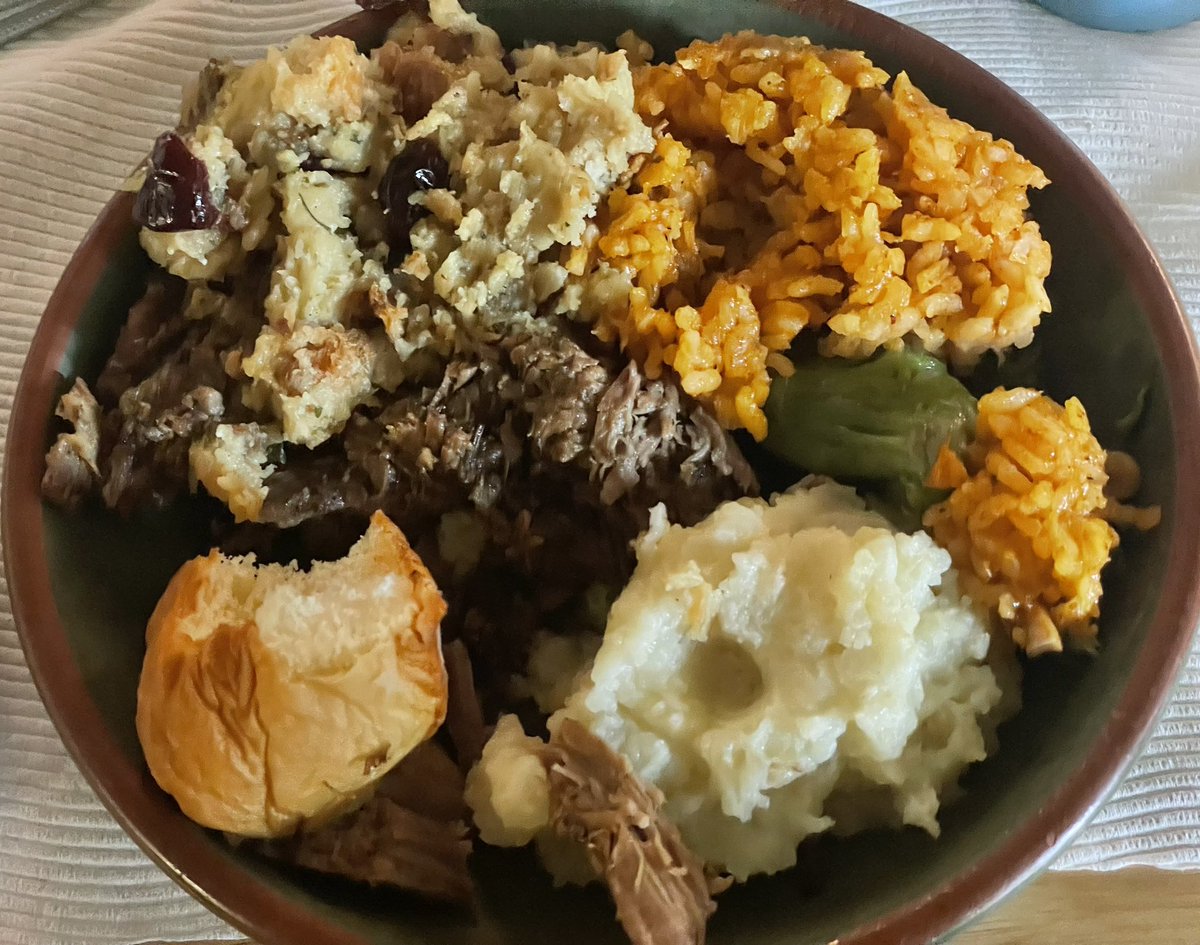 malafunkshun808's tweet image. Easter Sunday Meal: 

1. Roast Lamb 
2. Stuffing 
3. Red Rice 
4. Asparagus 
5. Mashed Potatoes 
6. Buttered Hawaiian Rolls 
7. Mint Jelly 

Not shown: Martinelli’s Sparkling Apple-Cherry Cider 

#Food 
#EasterSunday 

😋🤙🏼

@BRADDAHH00D 
@jstubbles 
@beatmastermatt