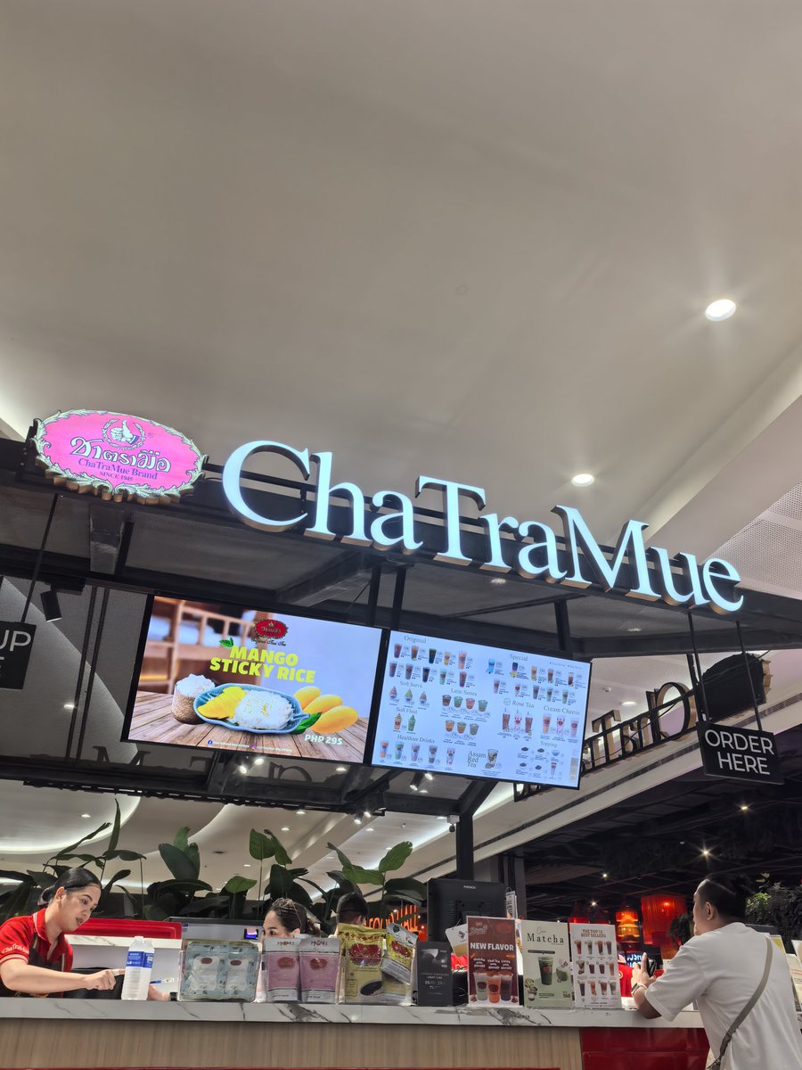 celesteprints's tweet photo. Craving something bold and creamy? 🧡 One sip of @ChaTraMue and I’m instantly in Thailand 🇹🇭✨ The rich, authentic Thai milk tea flavor just hits different—smooth, fragrant, and perfectly sweet. Definitely a must-try for every milk tea lover out there!

#ChaTraMue #ThaiMilkTea https://t.co/prz7xBBzIf