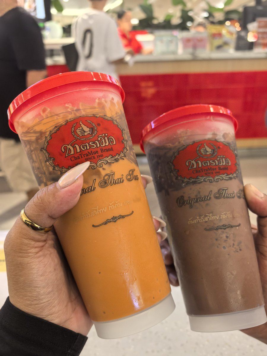 celesteprints's tweet photo. Craving something bold and creamy? 🧡 One sip of @ChaTraMue and I’m instantly in Thailand 🇹🇭✨ The rich, authentic Thai milk tea flavor just hits different—smooth, fragrant, and perfectly sweet. Definitely a must-try for every milk tea lover out there!

#ChaTraMue #ThaiMilkTea https://t.co/prz7xBBzIf