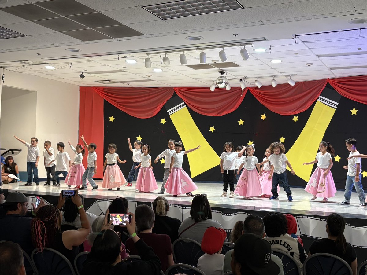berry_bears1's tweet photo. 2/3 Berry’s annual Variety Show was a huge hit! We have such talented kids! The Student Council did a brilliant job running the whole thing! @ProsapioJ @SBUSD_NEWS https://t.co/kQHJp45noP