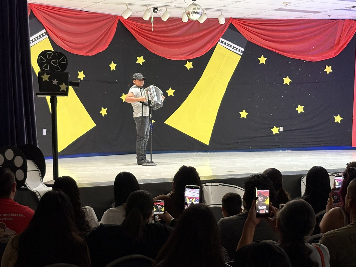 berry_bears1's tweet photo. 2/3 Berry’s annual Variety Show was a huge hit! We have such talented kids! The Student Council did a brilliant job running the whole thing! @ProsapioJ @SBUSD_NEWS https://t.co/kQHJp45noP