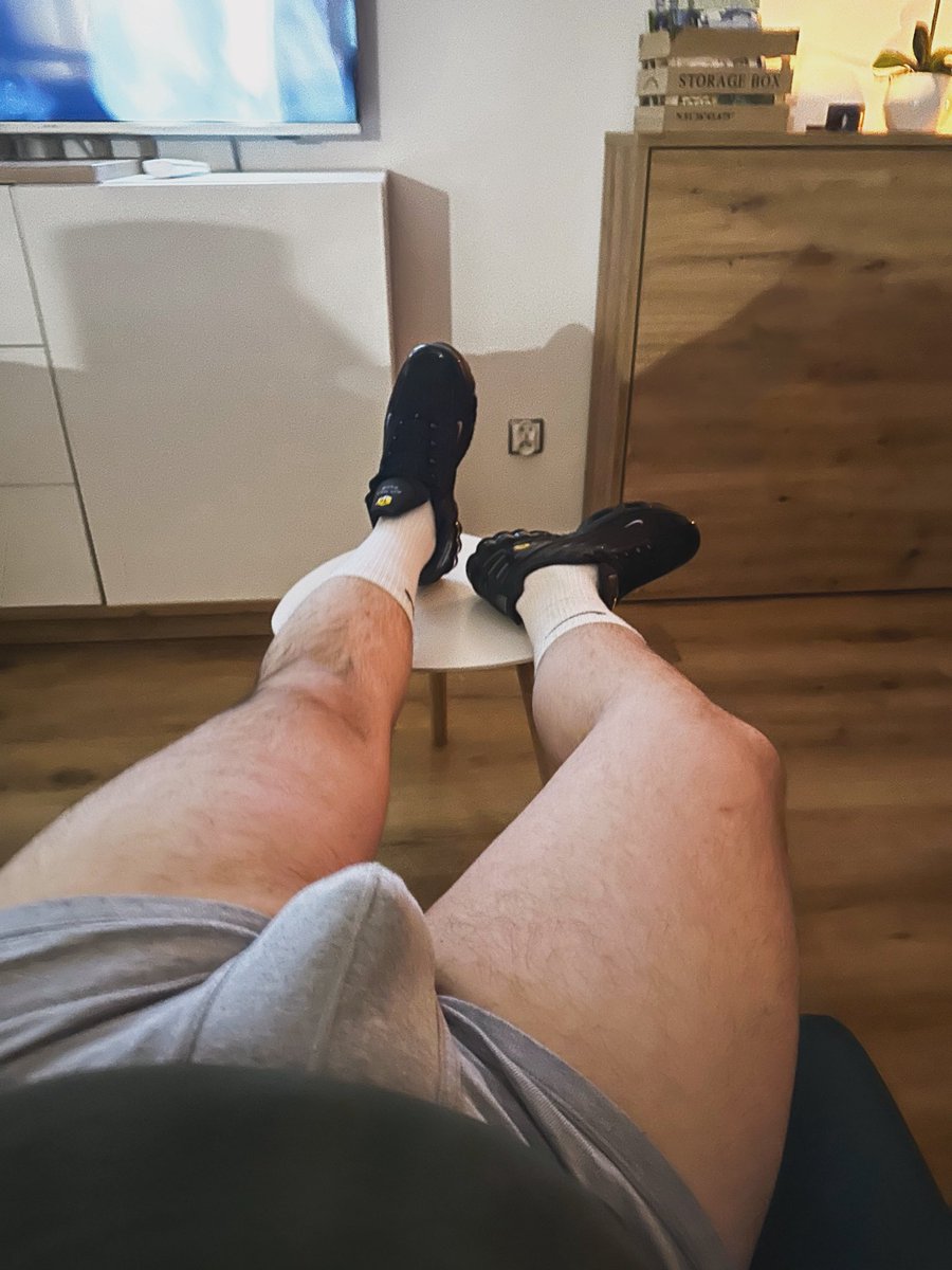 Cyn825's tweet photo. 😈🍆
#gayman #polishgay #niketn #sneakers #sneak #socks #gay #gaysocks https://t.co/PDwcH5nsKF