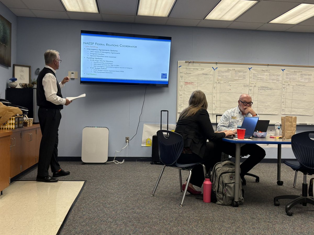 berry_bears1's tweet photo. It was a great day hosting @ACSA_info Elm. Educational Leaders Council to Berry! The collaboration made as all stronger leaders for our Communities! @acsa18saa @ACSARegion18 @ProsapioJ @SBUSD_NEWS https://t.co/W9up48hapw