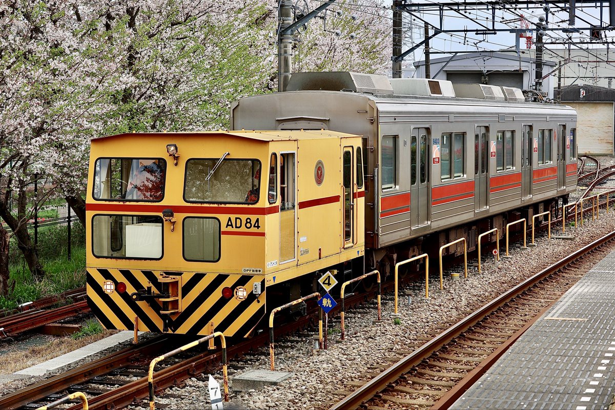 2026.4.6
東急9000系9003F
デハ9403号車
長津田車両工場入場回送

9003Fの中間車1両が
TOQ-i のプッシュプルにより
長津田検車区から長津田車両工場へ
回送されました。

SIV装置のカバーは外され、
ビニールで養生されている状態でした。