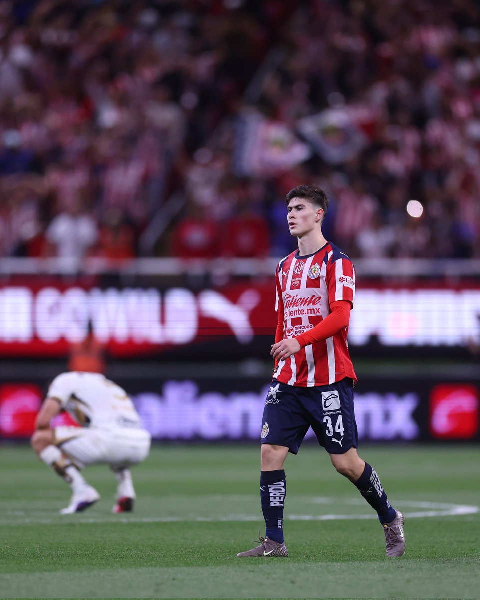 tonioccidental's tweet photo. #Deportes | Chivas nunca se da por rendido. Sin importar lo complicado del panorama, el Rebaño Sagrado lucha y lucha hasta el final. La noche de este domingo, en el cierre de la jornada 13, tenía desventaja de dos goles al descanso. Todo parecía perdido frente a los Pumas. https://t.co/J3F1tXepGm
