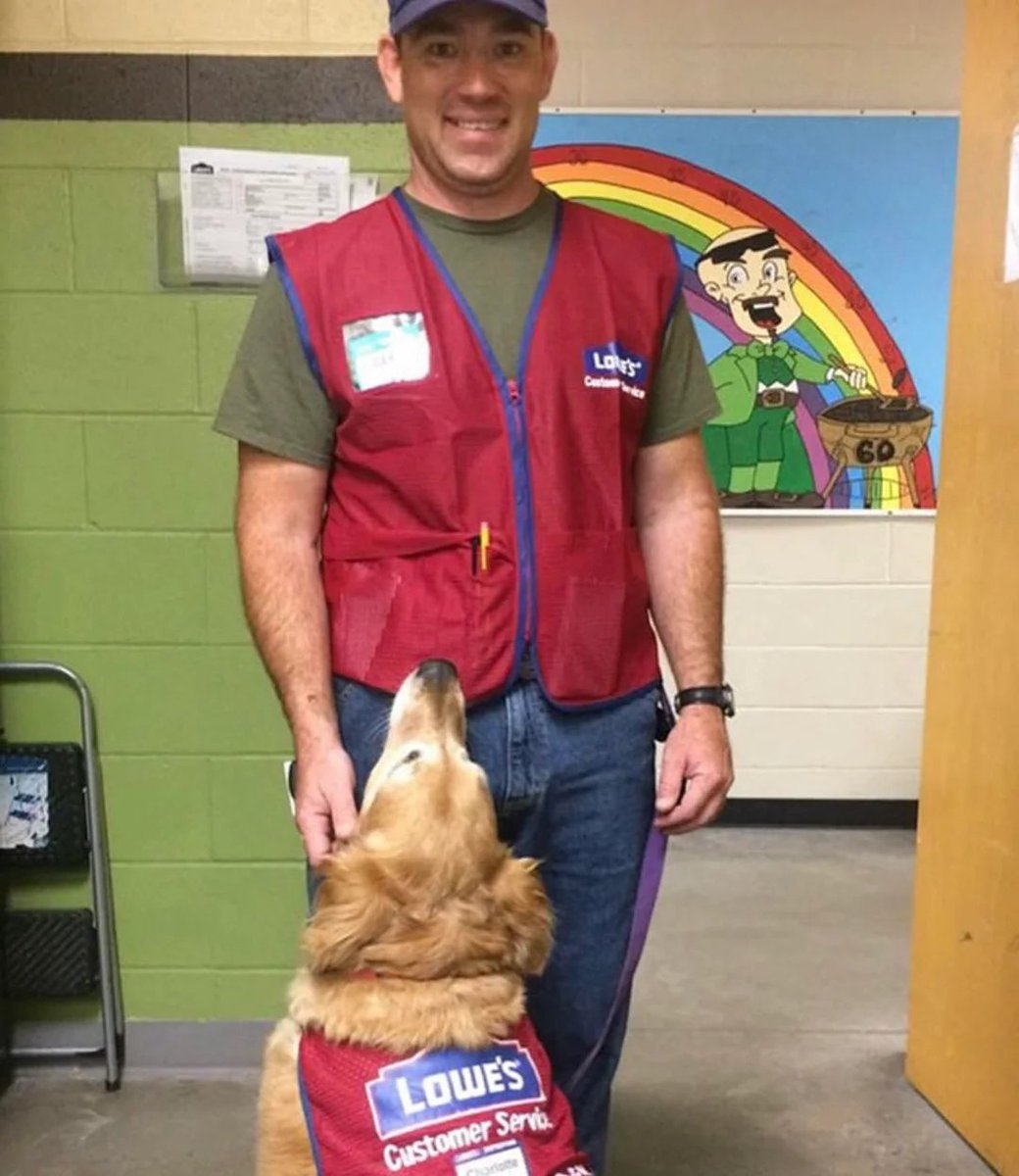 "? 그냥 둘 다 채용하면 되잖아"

1. 장애가 있는 공군 참전 용사 '클레이 루시(Clay Luthy)'는 구직에 큰 어려움을 겪고 있었음

2. 그에게는 발작 증세가 있었고, 이를 알려주는 안내견 '샬럿(Charlotte)'이 항상 곁에 있어야 했기 때문임

3. "저는 약 대신 샬럿이 있습니다"

4. 그가 인터뷰에서