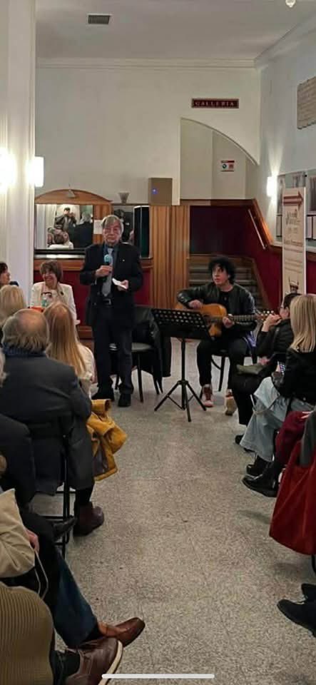 Addolorata per la scomparsa di due persone a me molto molto care e che per anni mi hanno accompagnata nel mio percorso: la dolorosa e prematura  perdita della giornalista Lorenza Licenziati, e dopo solo poche ore la notizia della scomparsa di Piero Antonio Toma