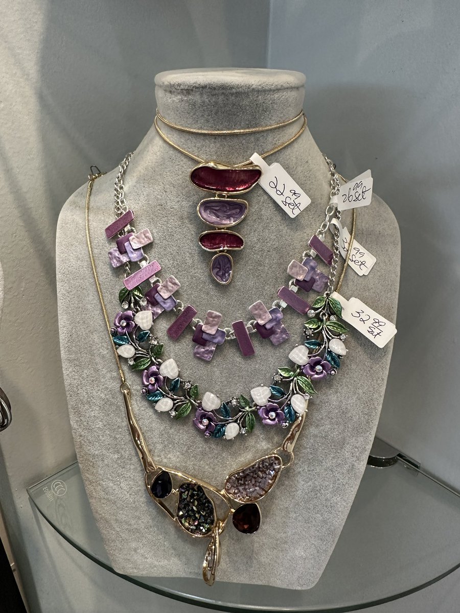 mik★mik⨾ tweet media