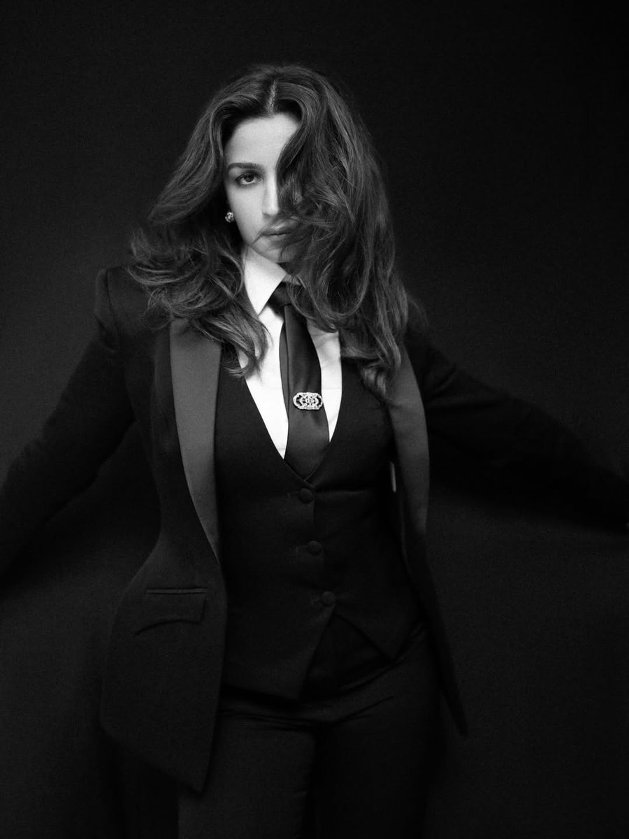 hourly Alia tweet media