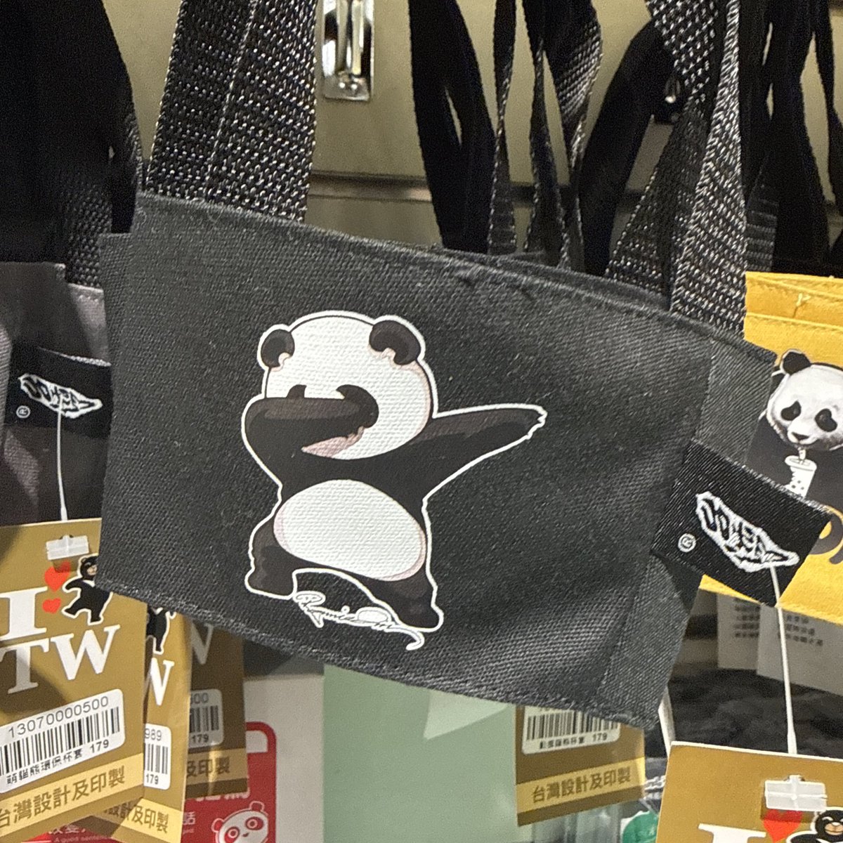_moonbell_'s tweet photo. @mimi_kyu39 ちなみにskrrrしてるパンダのグッズ売ってて最高だった！笑
ぜひ台北市動物園行ってほしい🐼 https://t.co/IcnMtXbdST