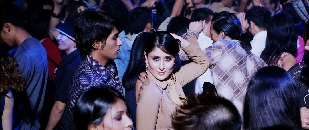 notsogggriIIed's tweet photo. Kareena Kapoor in Don (2006) https://t.co/VTTOxpViLU