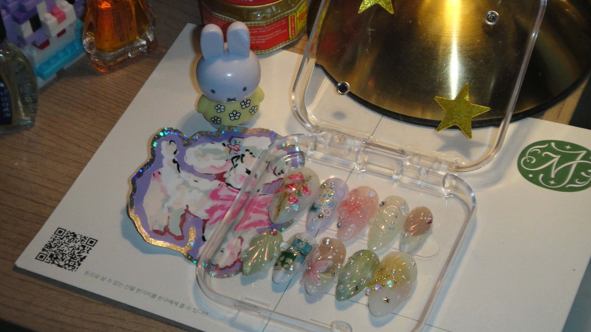 (ℬ)leum.side ⭒ slots open 🐰🪽 tweet media