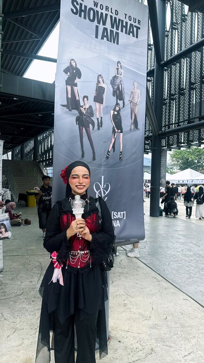 taesungwon's tweet photo. first post after awhile and its for #IVE_SHOW_WHAT_I_AM in KL 🌹❤️ 2nd time here &amp; will be back again soon. missing everything &amp; everyone already 🥹🥰 #iveinkl @IVE_twt @IVEstarship https://t.co/wcKd128Ln5