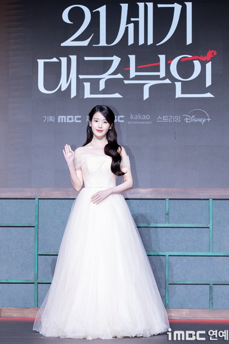 iuedelweiss's tweet photo. 동화속에 나오는 공주님 같다…👑

#아이유 #IU #21세기대군부인 #PerfectCrown https://t.co/njezCtnuVU
