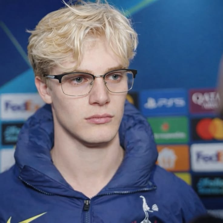 ᴊᴏꜱʜ ᴛᴀʀɢᴀʀʏᴇɴ16 🏒 tweet media