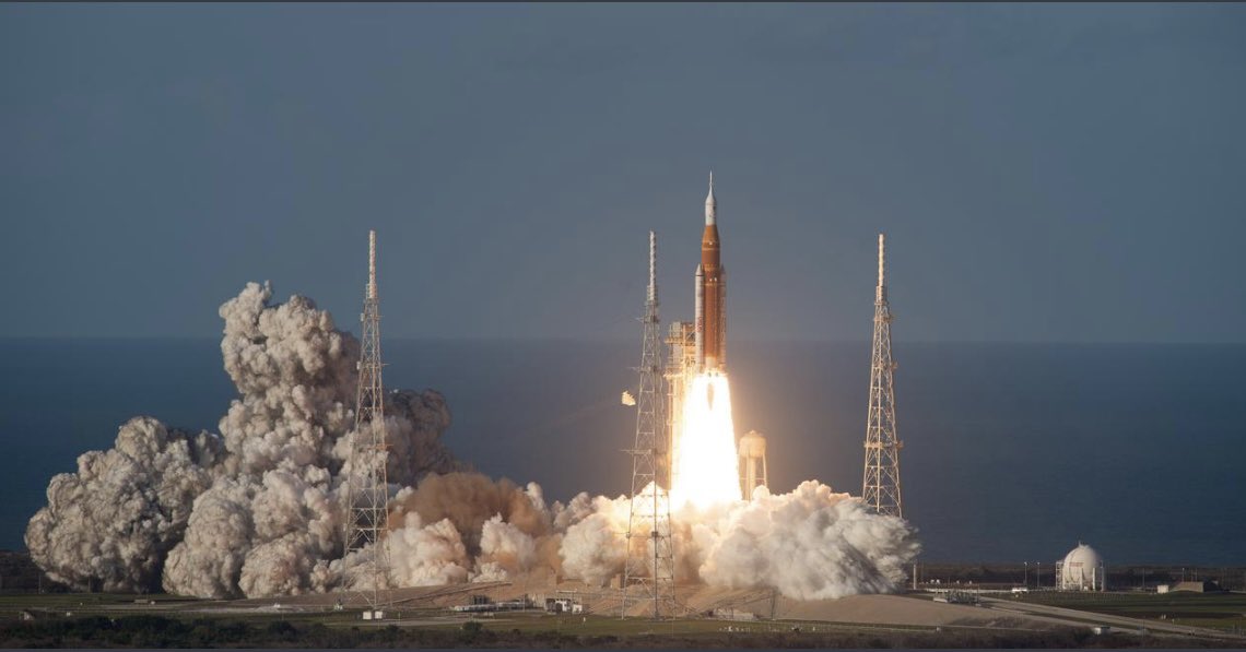 Artemis II tweet media