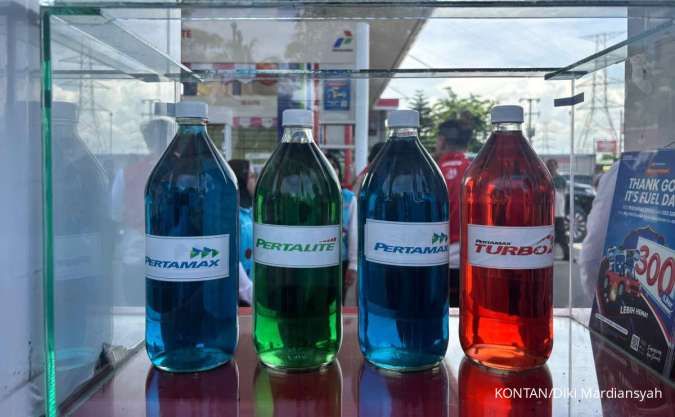 Pemerintah sudah blunder. 
Indonesia tuh negara latah. Kalau ada penyesuaian harga dikit, lgsg semuanya naik. 
Sblm April, barang2 sudah naik. Khususnya plastik. Kalau awal April BBM naik, kenaikannya gak akan banyak terpengaruh krn sudah disesuaikan. Skrg kita menunggu dan pakar