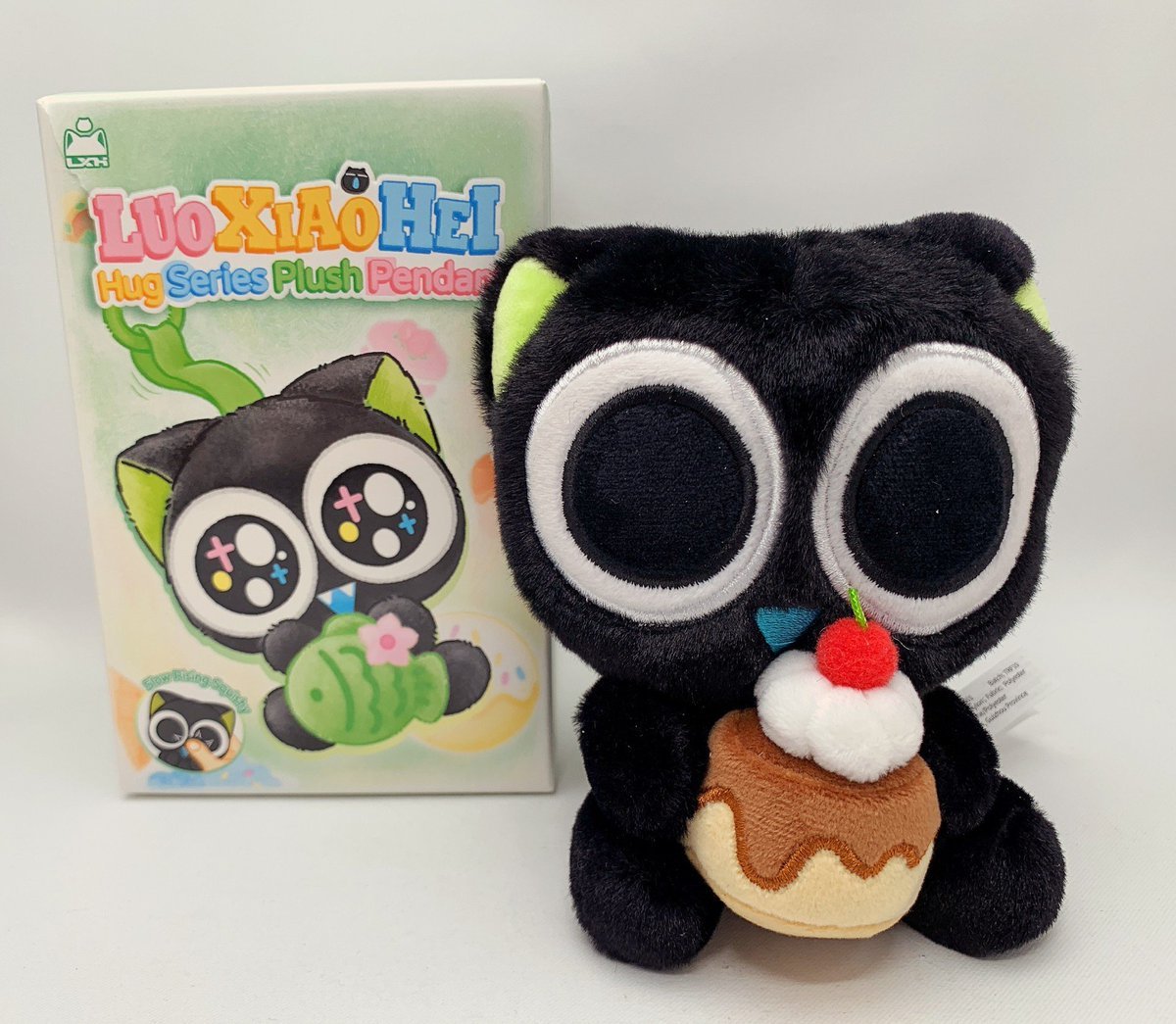 Kotobukiya_akb's tweet image. 【コトブキヤ秋葉原館2階】
商品情報🐈‍⬛
「羅⼩黒戦記(ロシャオヘイセンキ) シャオヘイ」
・⽇常シリーズ ミニフィギュア 全14種 1個/3個入
・むぎゅっとシリーズ ぬいぐるみマスコット 全7種
各種￥1,760(税込)

見ているだけでも癒されるシャオヘイをお見逃しなく💕
#ロシャオヘイセンキ　#KOTOBUKIYA