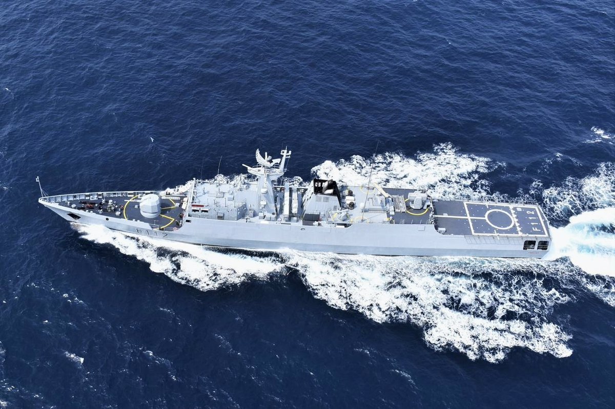 BangladeshNavyX's tweet image. Through foaming waves, the ship glides,

On watch along the ocean tides.

#Bangladesh #BangladeshNavy

#Navy #Maritime #SeaPatrol 

#blueeconomy #Ocean 🌊⚓🇧🇩