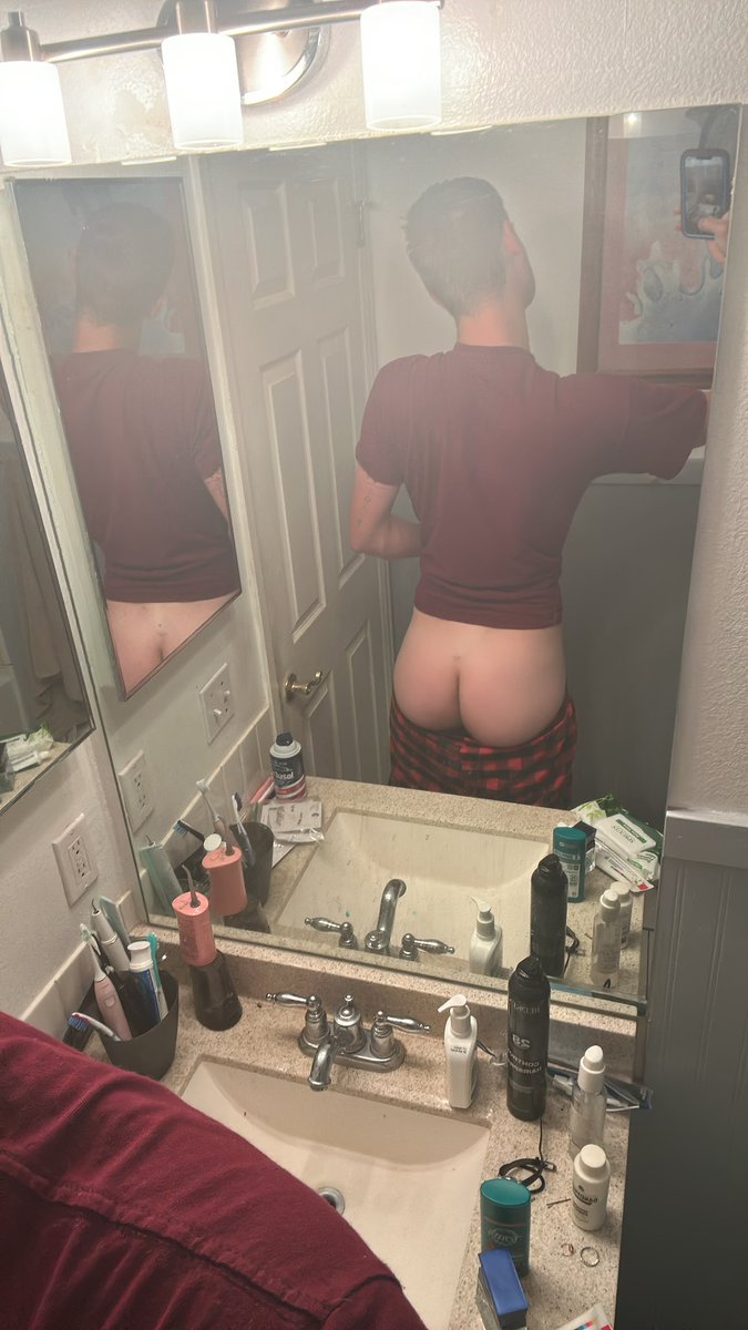 theChadLocke's tweet photo. some 🍑 for the tl https://t.co/hu9f3jS5xk