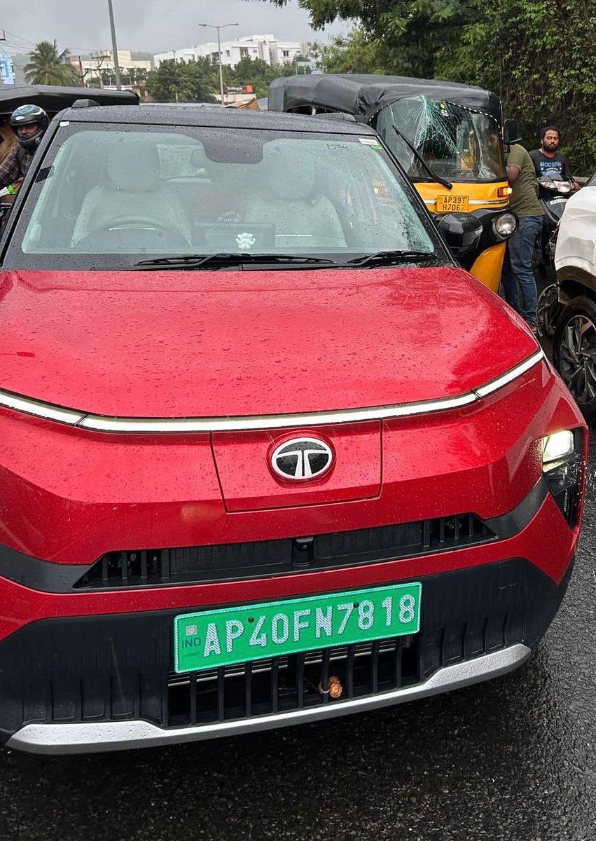 3vikramk's tweet photo. Replacement the issue happened again the very next day.
This is unacceptable. How can a car stall like this repeatedly and still be considered “repaired”?
I request immediate intervention and a permanent solution. If not resolved, I will escalate this legally.
#TataMotors #EV https://t.co/FyE22d8UV6