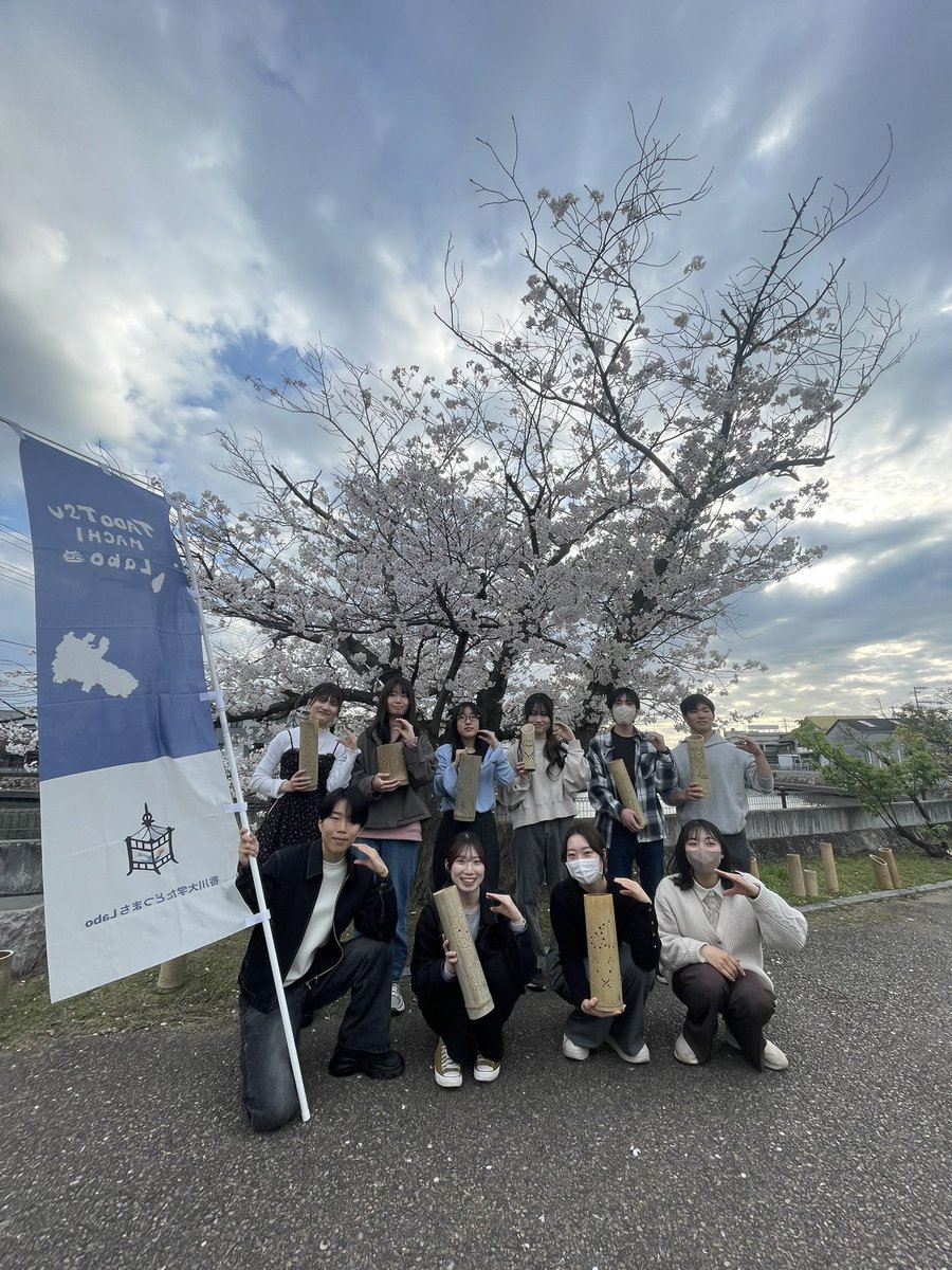 tadotsulabo's tweet photo. こんにちは😊✨️
たどつまちLaboです！
⁡
昨日は桜川展示を開催しました！
来ていただいた方々に喜んでいただけてとても嬉しかったです😆♡
⁡
次回は11月に開催予定です！
ぜひ皆様のご来場をお待ちしております🙌🙌
⁡
 #桜川展示 #たどつまちLabo #多度津 #学生プロジェクト #香川大学 https://t.co/DrJE9UyuNA