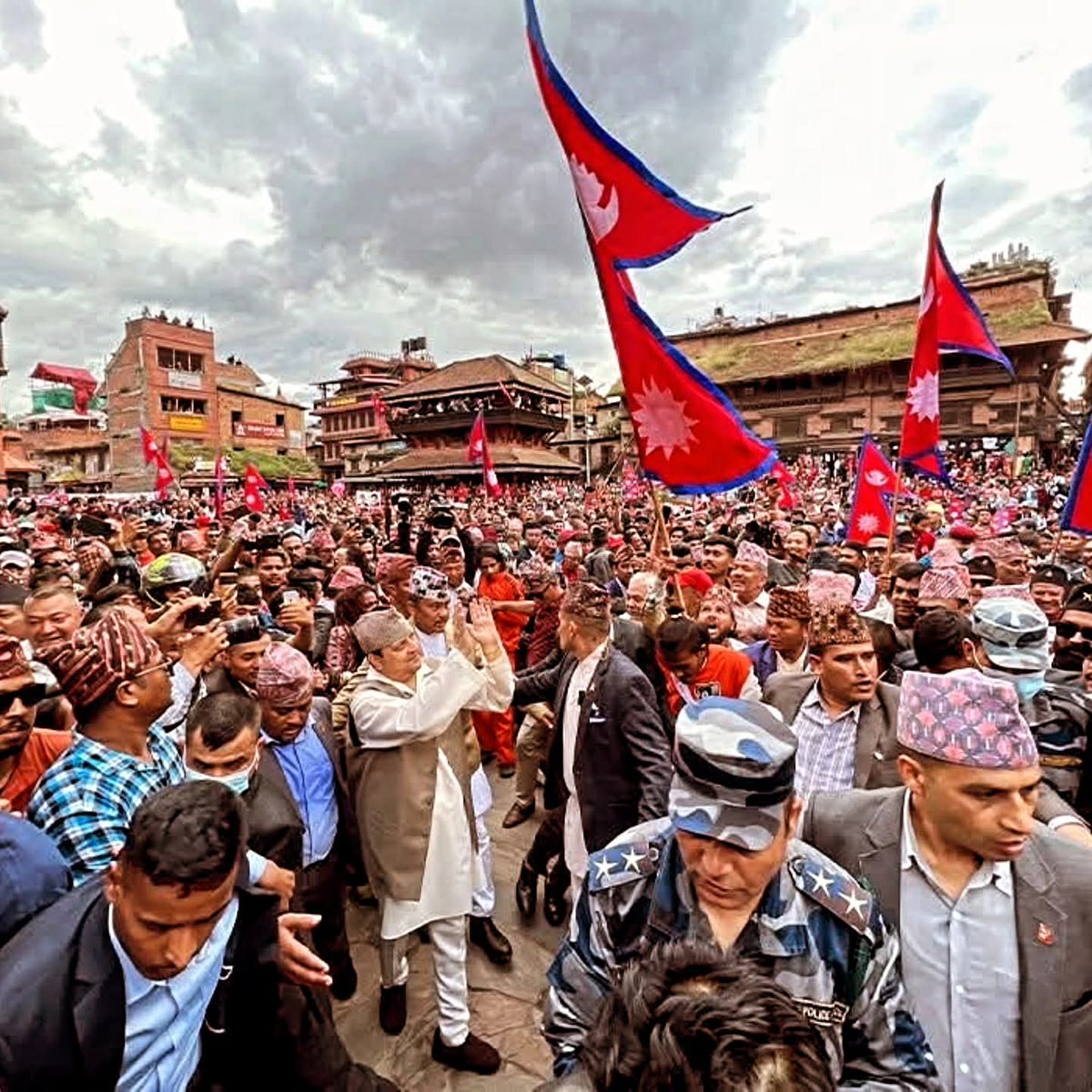 “देशभक्ति र राष्ट्रप्रतिको भावना मानिसमा दमित भए पनि नामेट हुन सक्तैन, योग्य समयमा समुचित तरिकाबाट त्यो प्रस्फुटित हुने गर्दछ ।” 

- श्री ५ ज्ञानेन्द्र